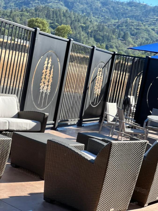 Holiday Inn Express & Suites - Ukiah By Ihg Eksteriør bilde